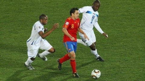 加泰德比4-1巴萨9分领跑，西甲争冠悬念终结