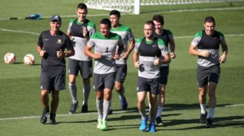 巴林vs伊朗比分预测：群狼战铁骑，西亚劲旅能否再演主场好戏？